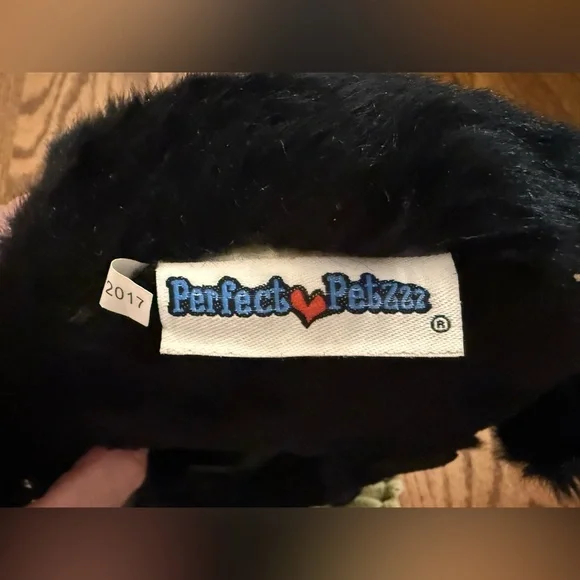 Perfect Petzzz Sleeping Cat Plush - Black and White Realistic Breathing. - Picture 4 of 5